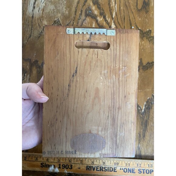 Vintage 1973 H.C. Maher Hand Painted Wood Wall Plaque "Grant Me Patience Lord Bu - Picture 5 of 6